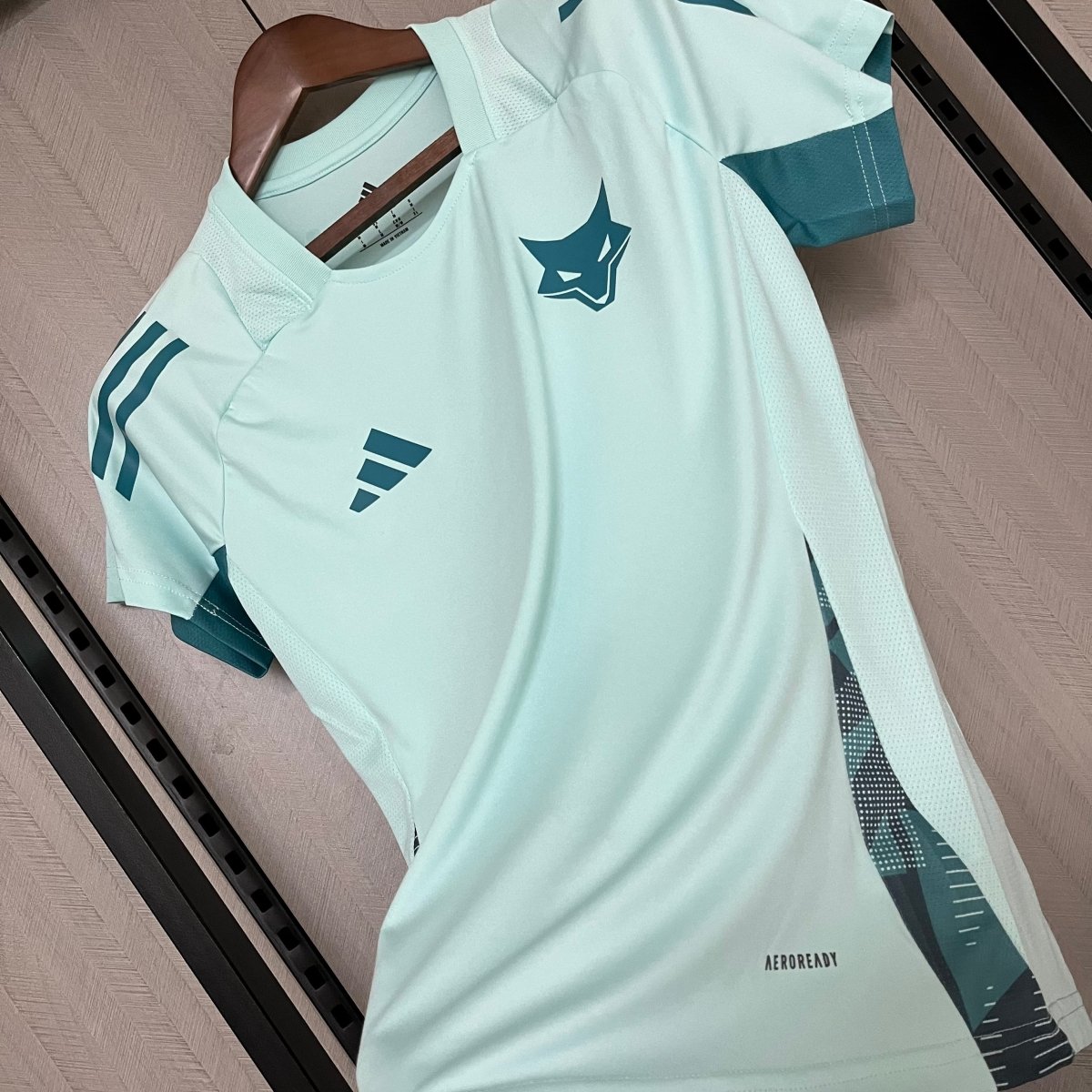 Camisa Cruzeiro 25/26 Treino Adidas - Azul Turquesa - (Feminina) - DA Sports Oficial