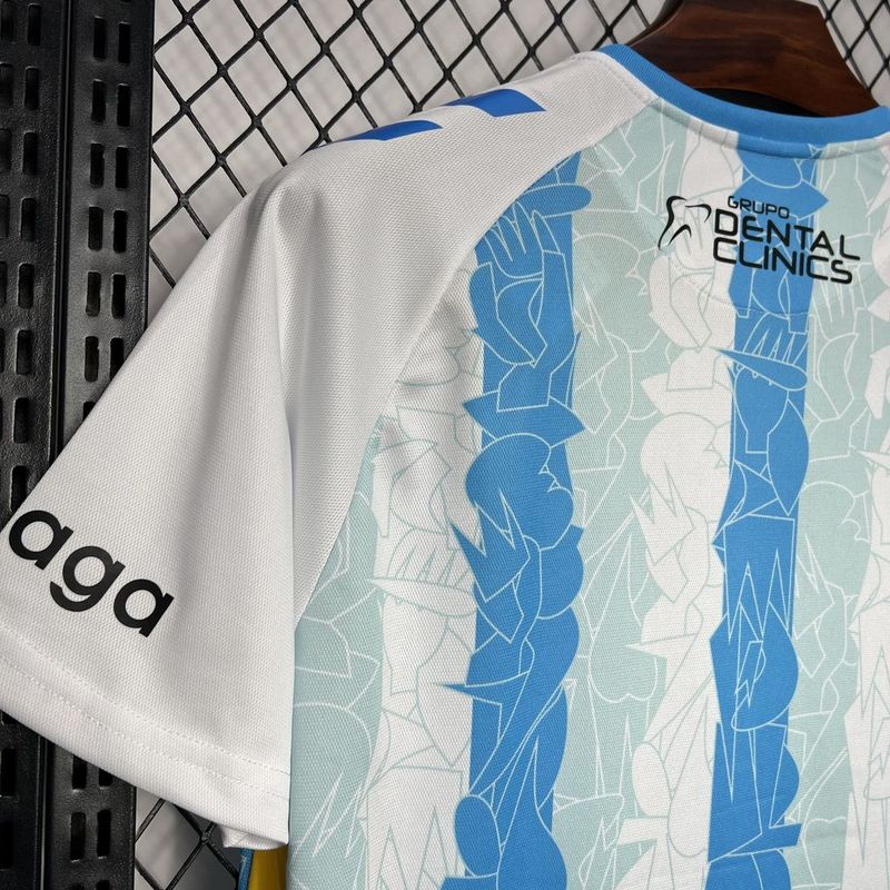 Camisa do Málaga I 24/25 - Branca e azul - DA Sports Oficial