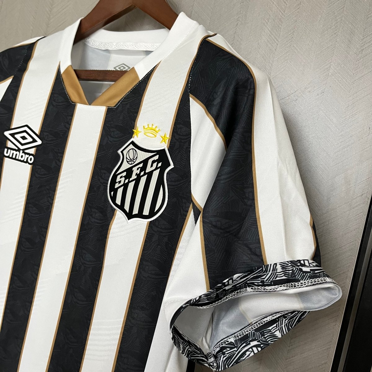 Camisa do Santos 24/25 Preta e Branca (Neymar JR 10 Incluso) - DA Sports Oficial