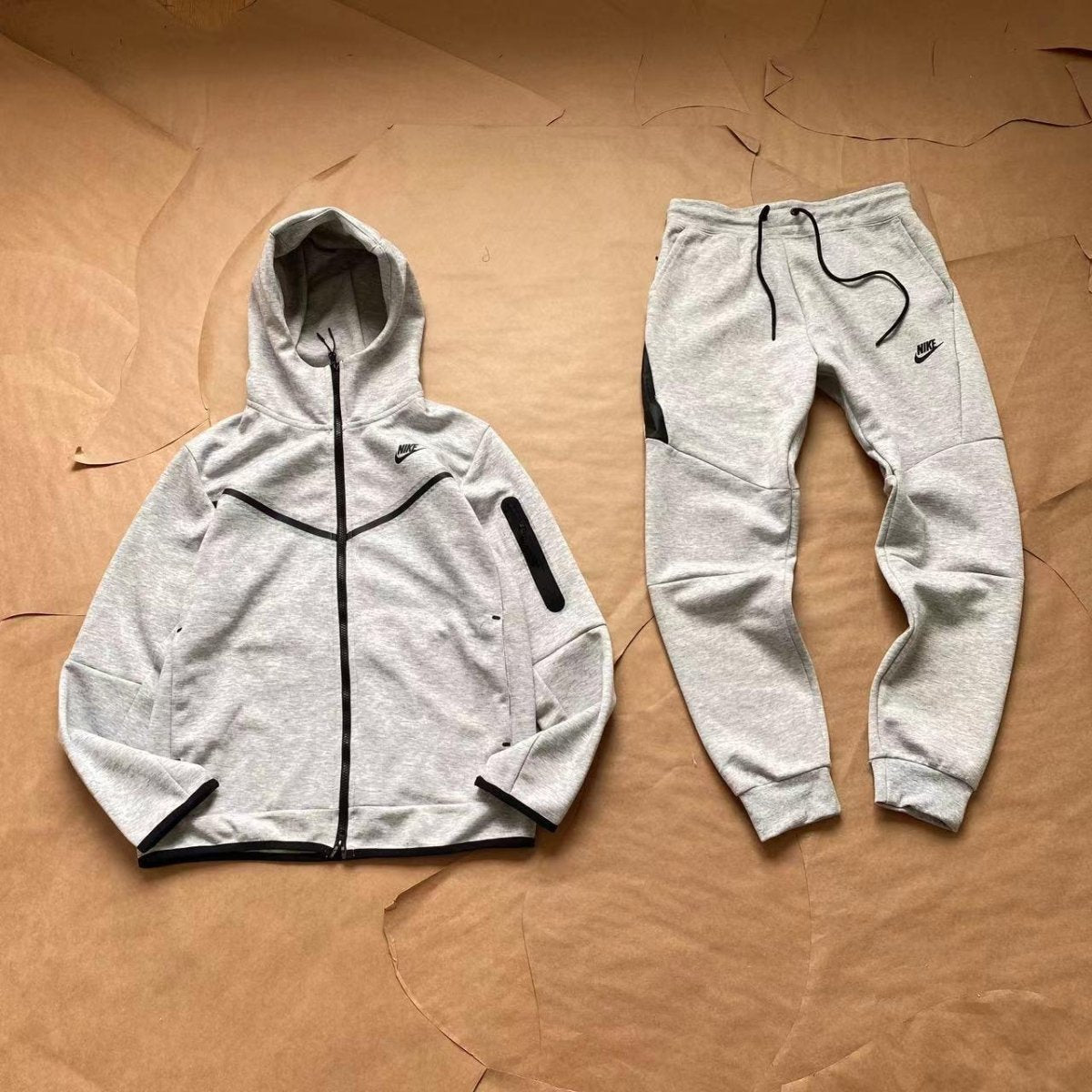 Conjunto Tech Fleece Nike Cinza