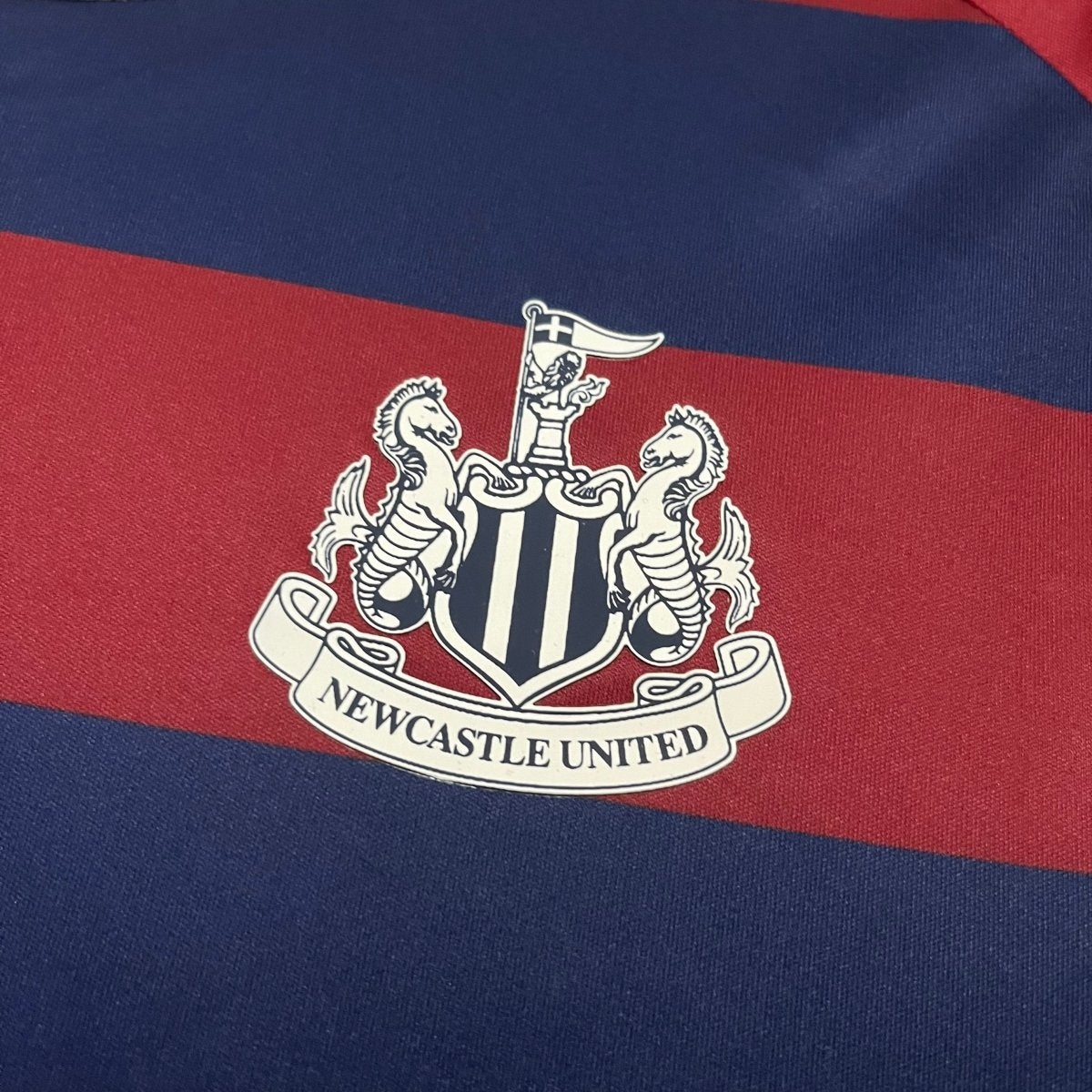 Camisa Newcastle United 24/25 Azul e Vermelha