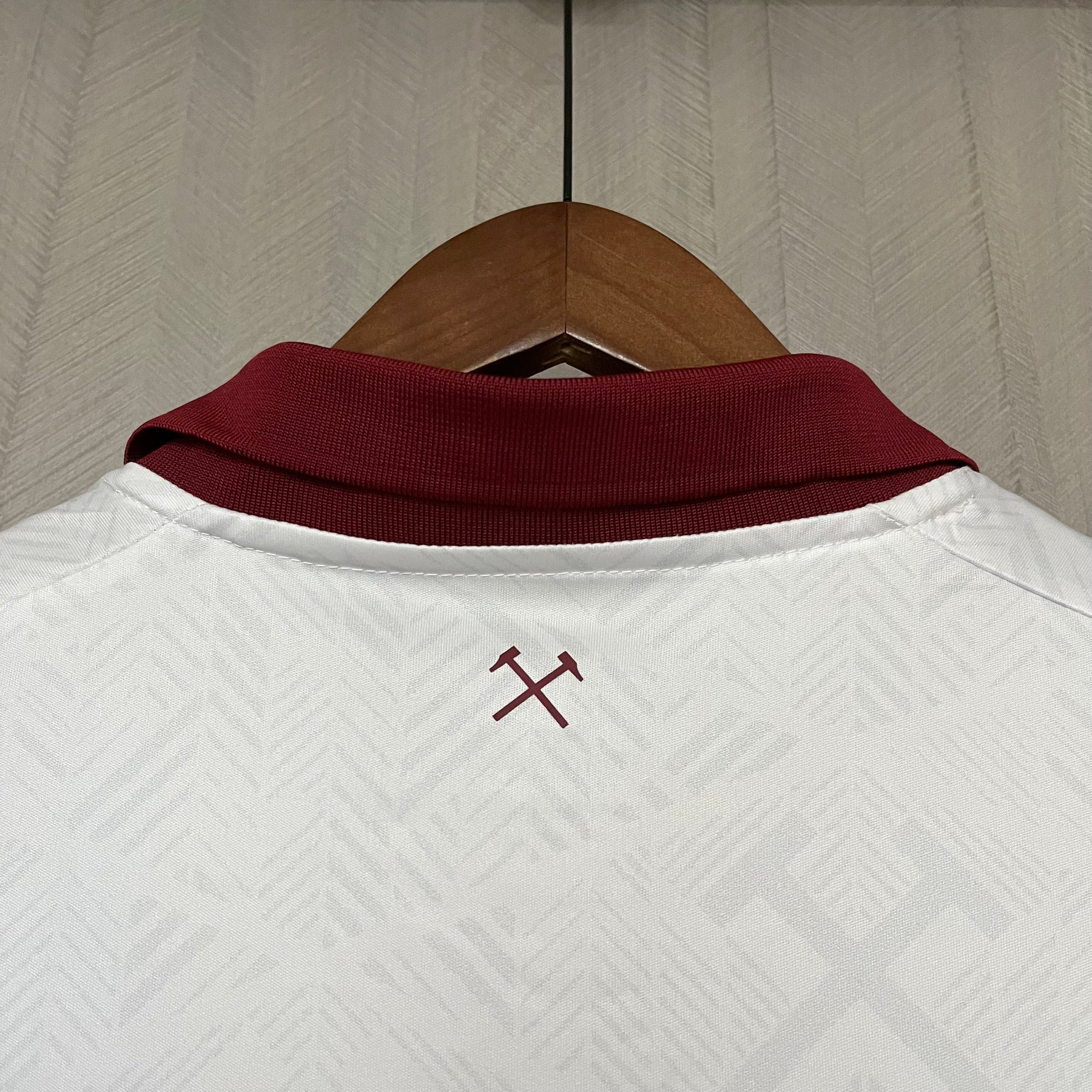 Camisa West Ham Third 24/25 Branca e Grená Torcedor Masculina Umbro