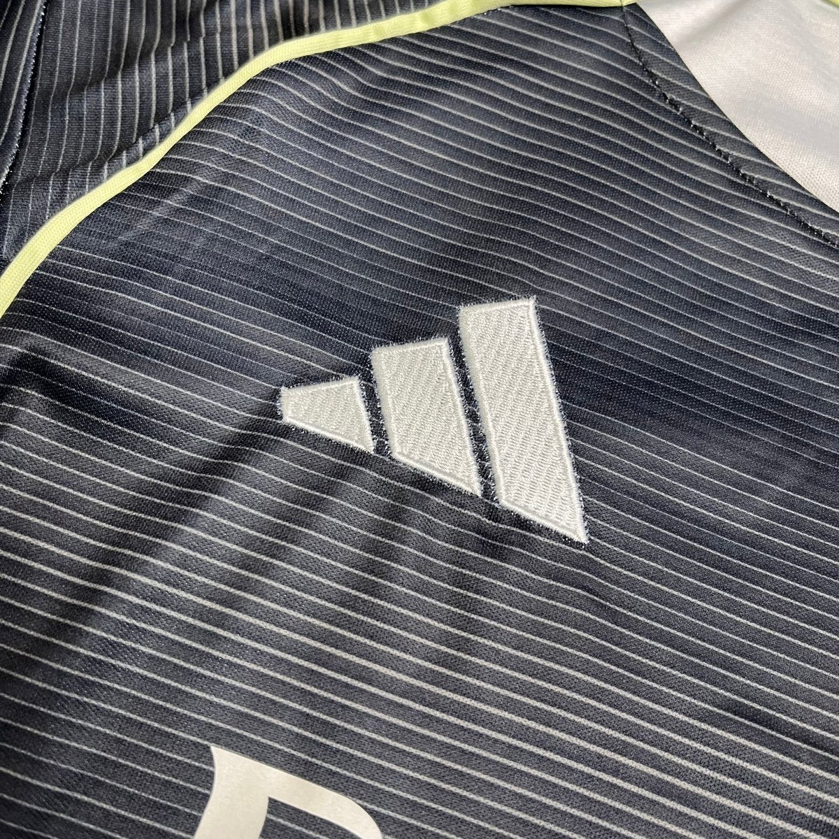 Conjunto Infantil Real Madrid 2025/26