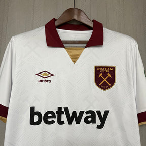 Camisa West Ham Third 24/25 Branca e Grená Torcedor Masculina Umbro