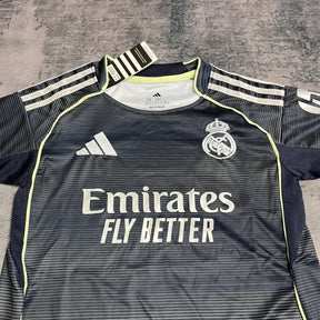 Conjunto Infantil Real Madrid 2025/26