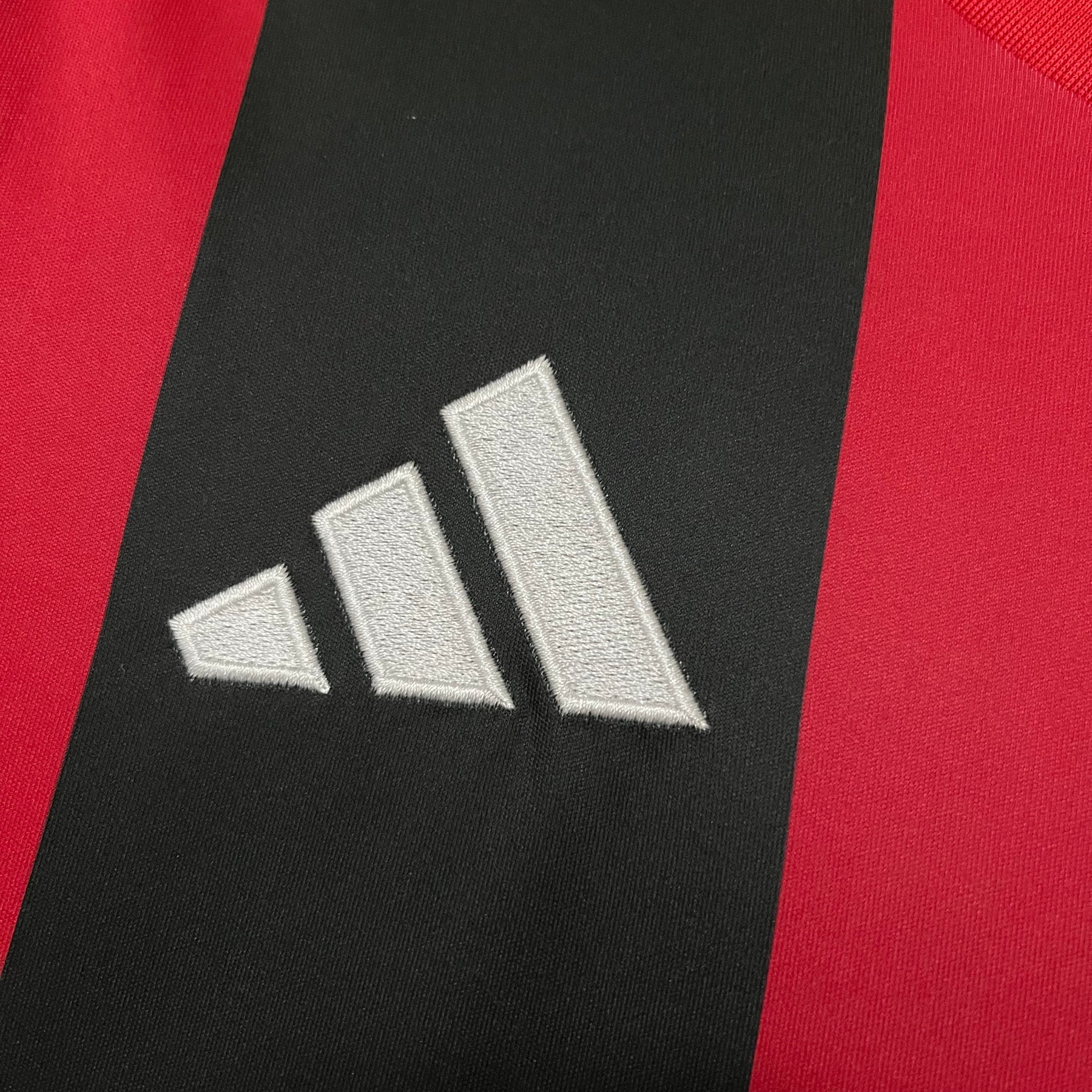 Camisa Fullham lI 24/25 Adidas - Preta e Vermelha