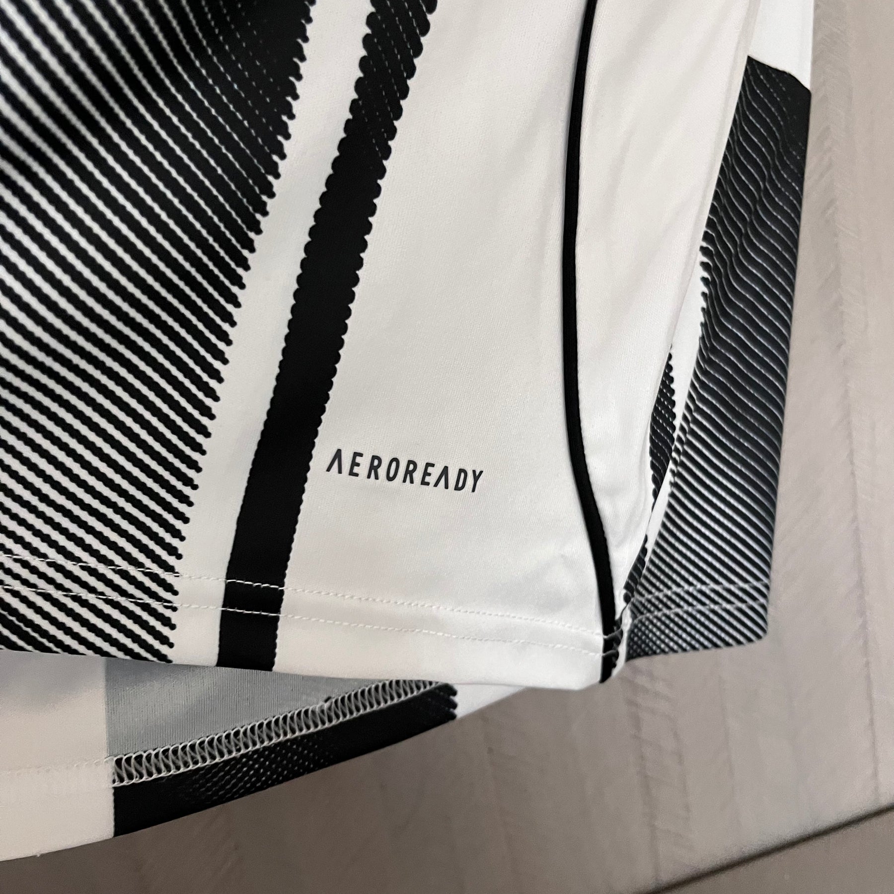 Camisa da Juventus Home 2025 - Preta e Branca