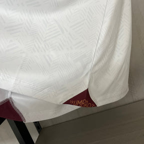 Camisa West Ham Third 24/25 Branca e Grená Torcedor Masculina Umbro