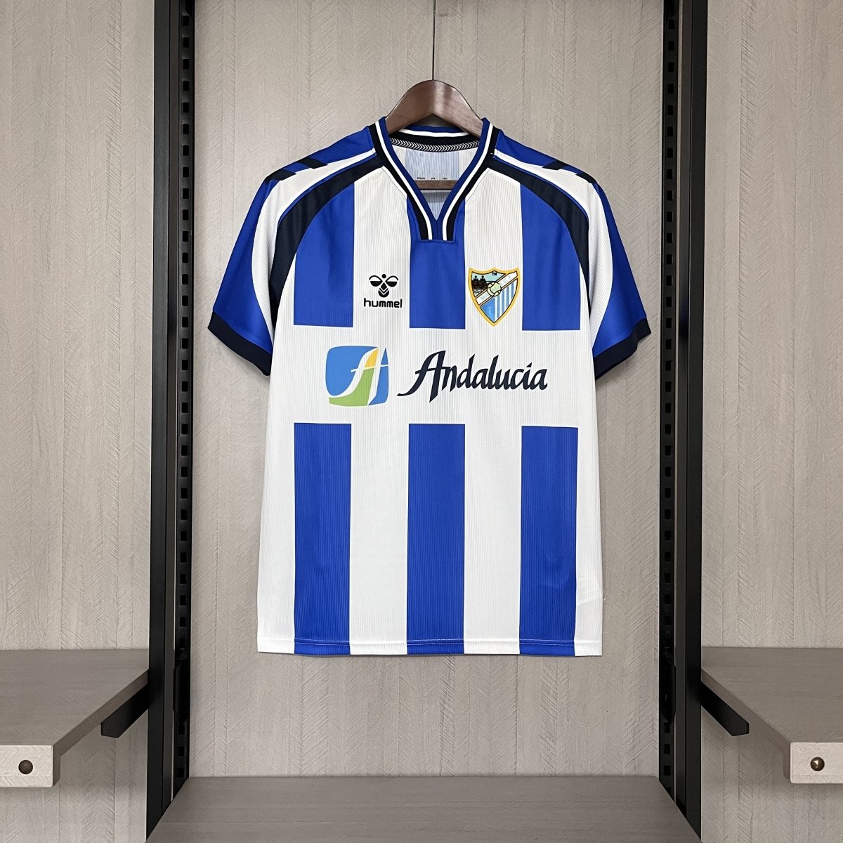 Camisa do Málaga I 2025 - Branca e azul - DA Sports Oficial