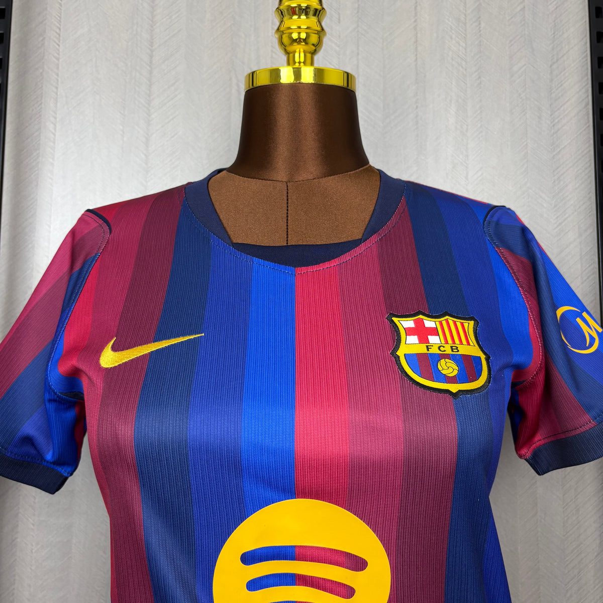 Camisa Feminina do Barcelona Home 2026/27 Torcedor