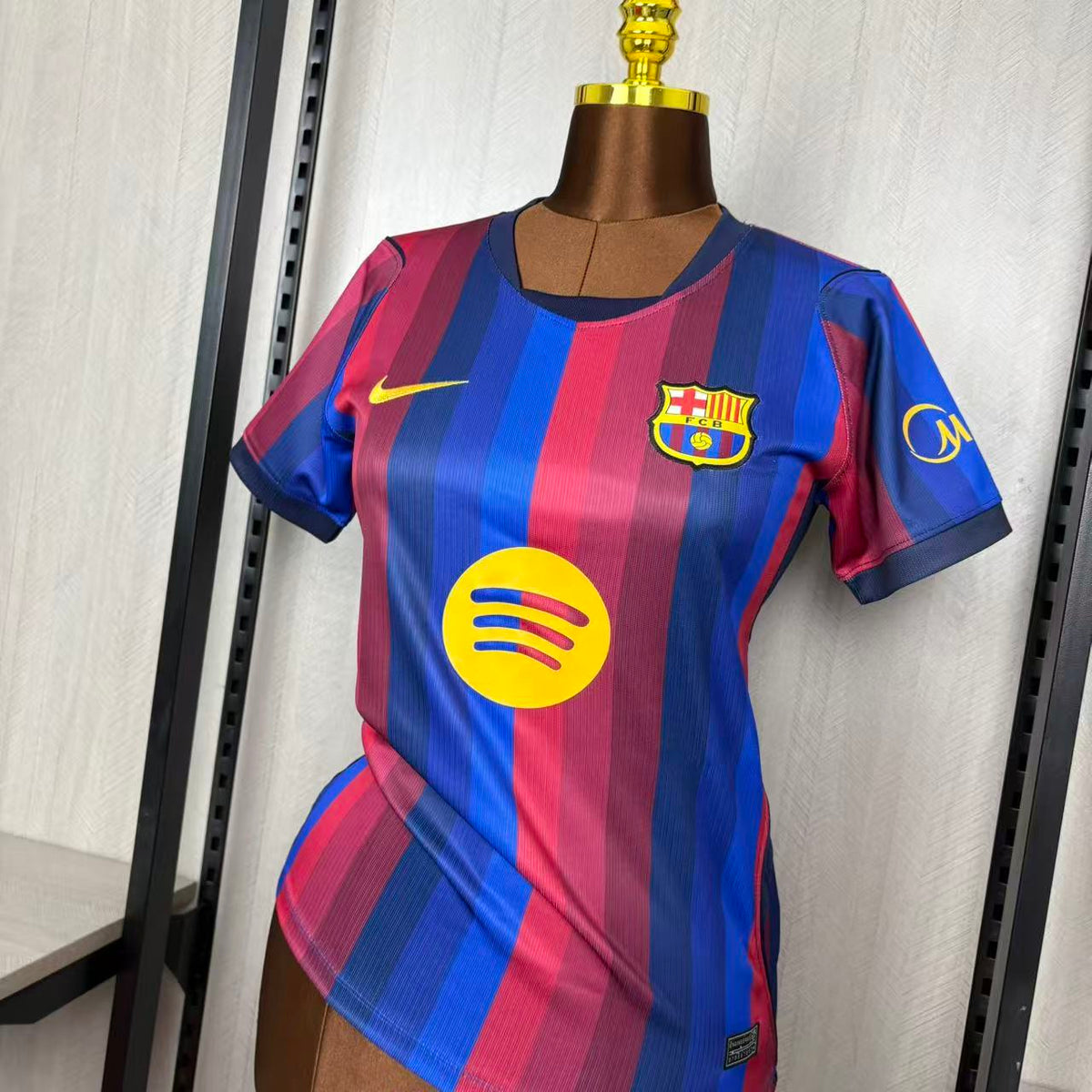 Camisa Feminina do Barcelona Home 2026/27 Torcedor