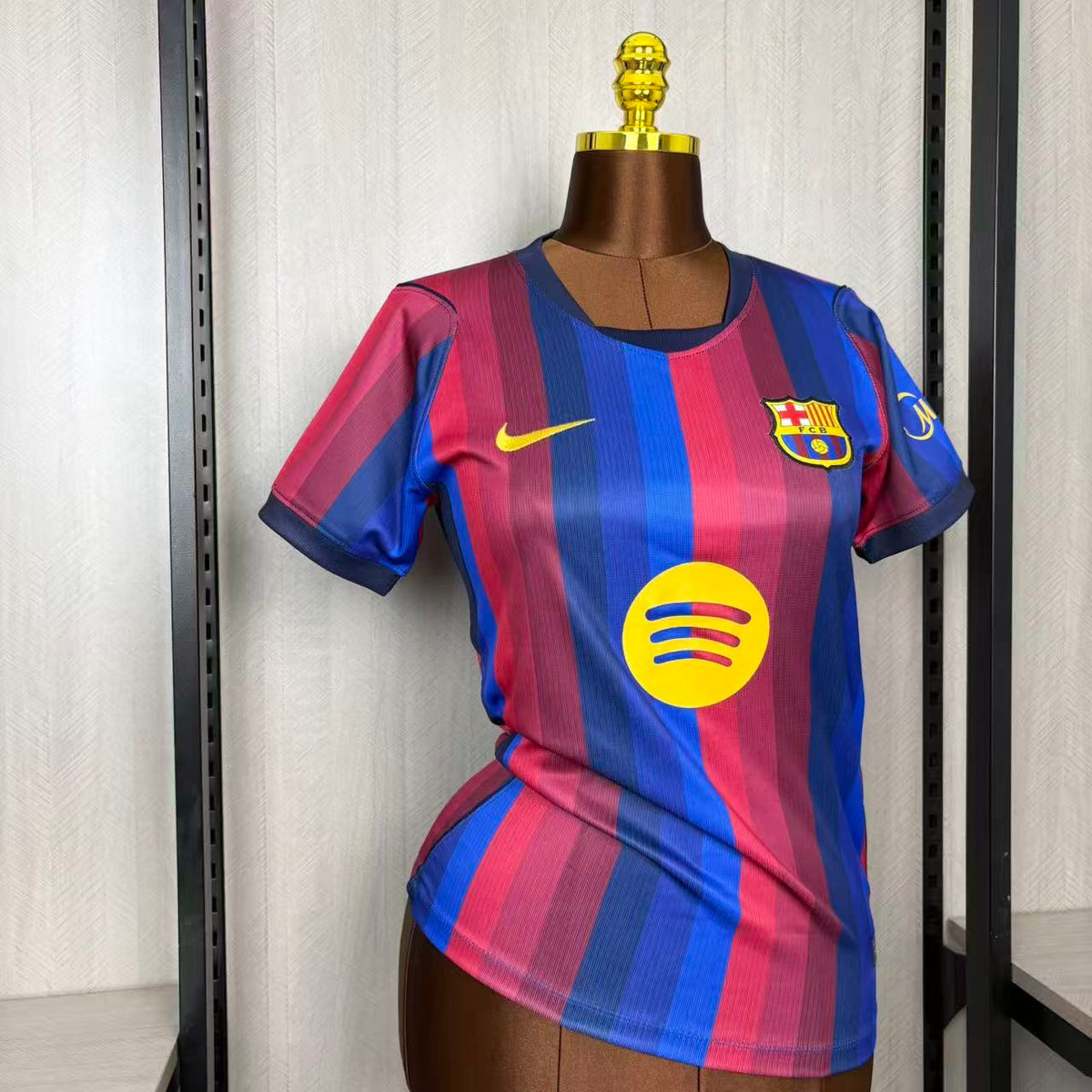 Camisa Feminina do Barcelona Home 2026/27 Torcedor
