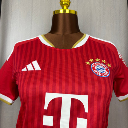 Camisa Feminina do Bayern de Munique Home 2026/27 Torcedor