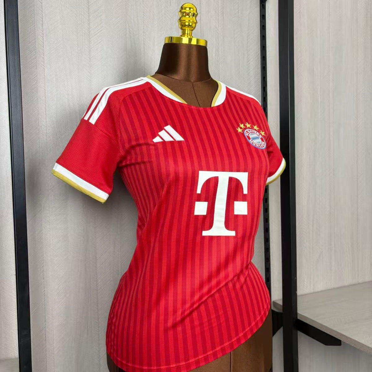 Camisa Feminina do Bayern de Munique Home 2026/27 Torcedor