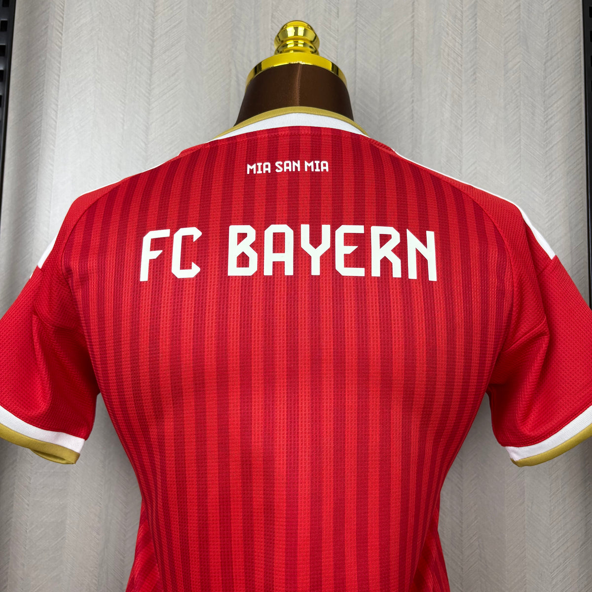 Camisa Feminina do Bayern de Munique Home 2026/27 Torcedor