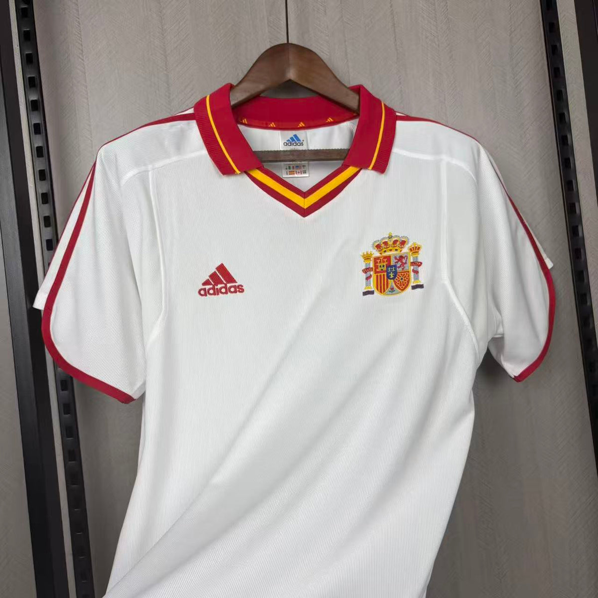 Camisa Retrô da Seleção Espanhola Away 2000/01 Torcedor
