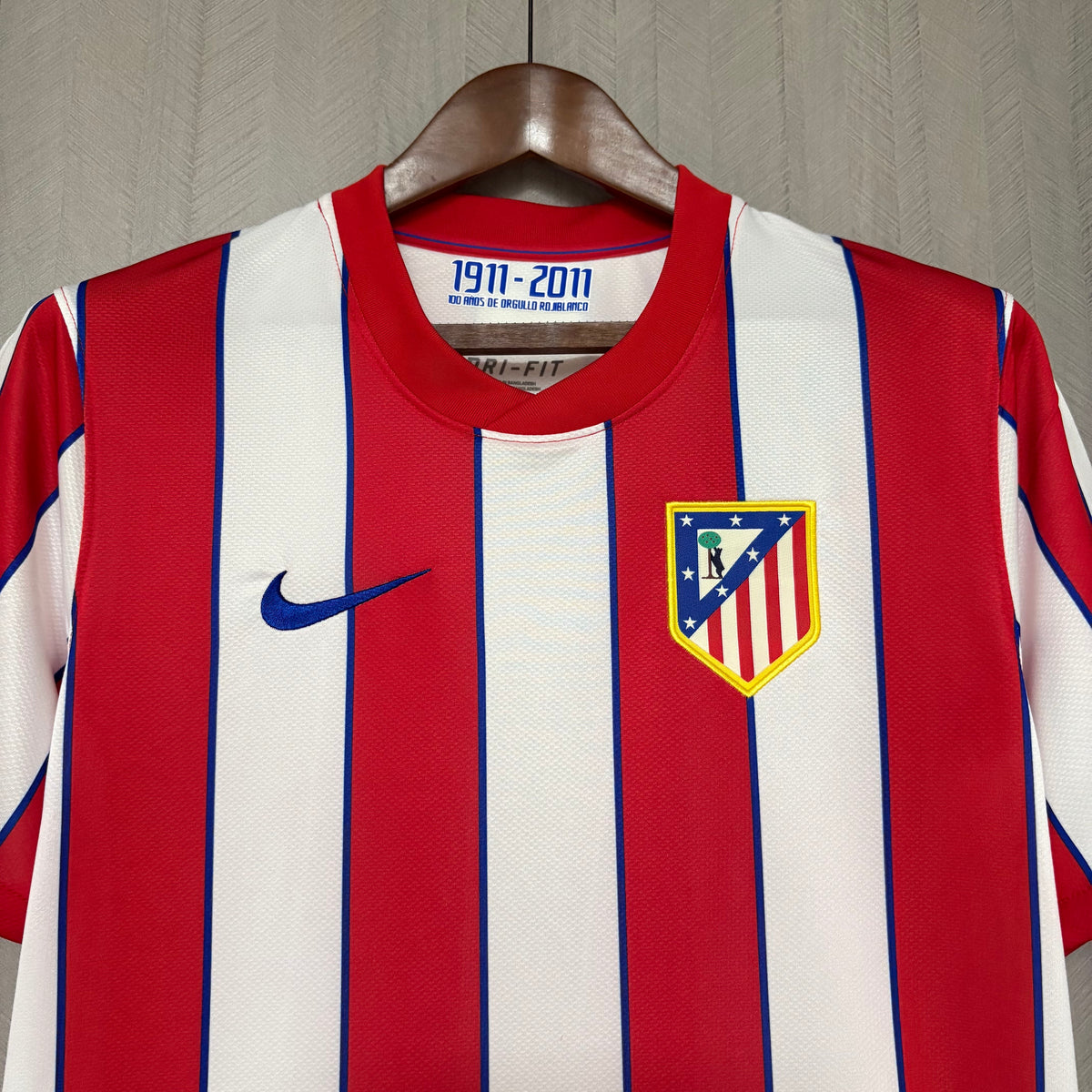 Camisa Retrô do Atlético de Madrid Home 2011/12 Torcedor