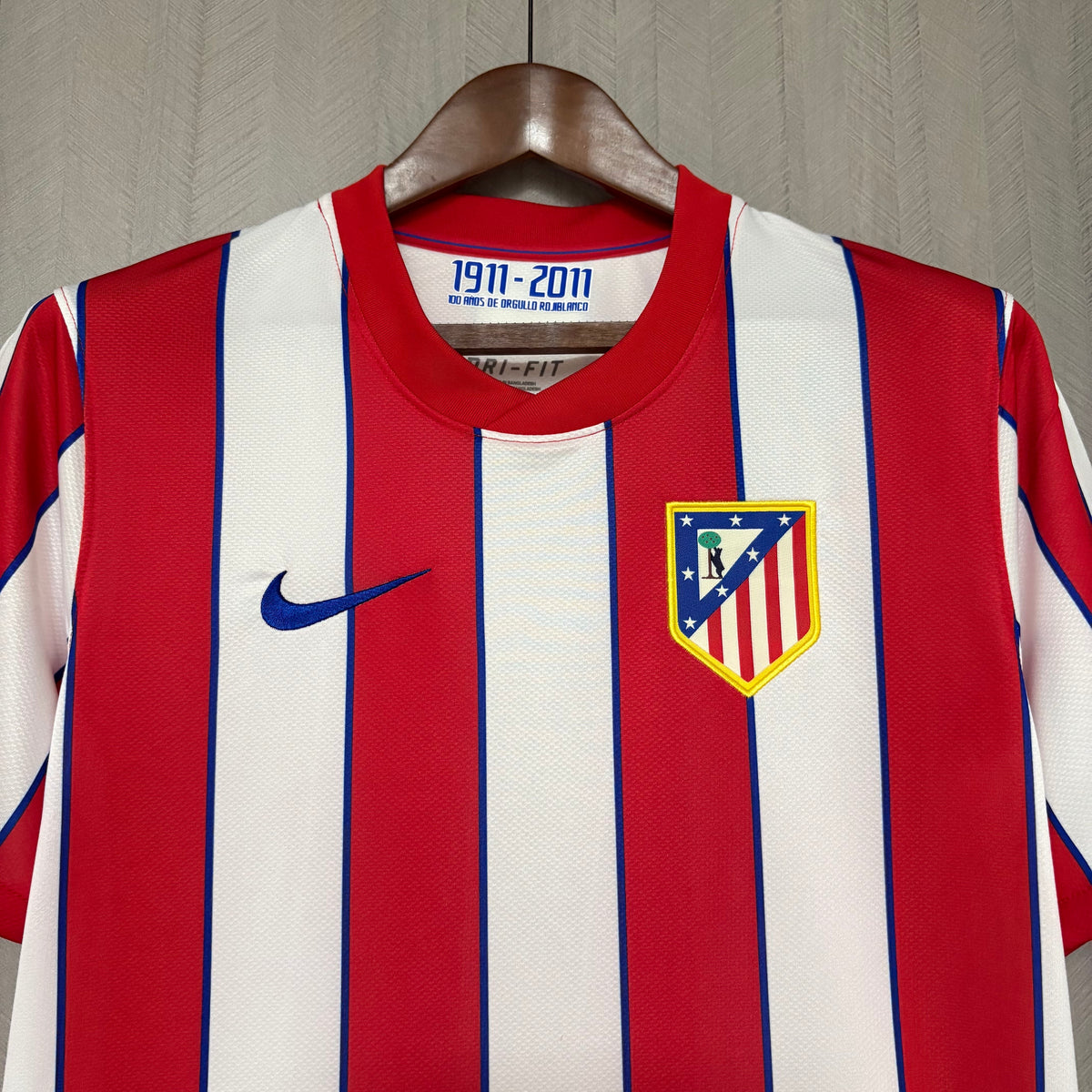 Camisa Retrô do Atlético de Madrid Home 2011/12 Torcedor