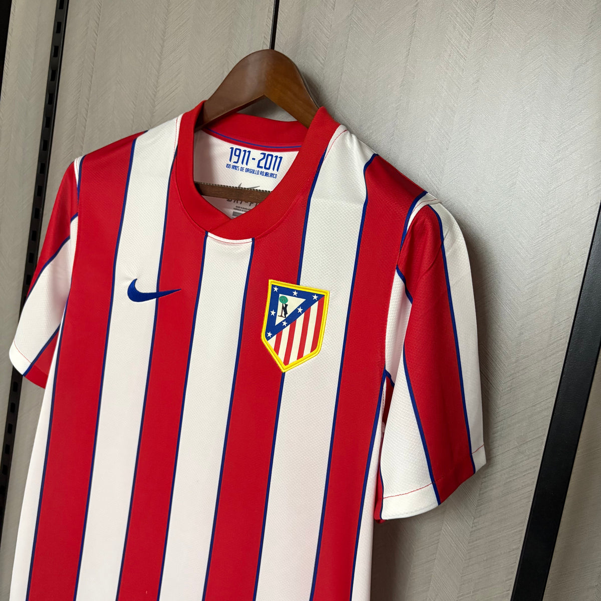 Camisa Retrô do Atlético de Madrid Home 2011/12 Torcedor