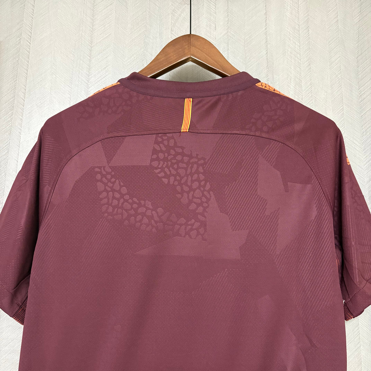 Camisa Retrô do Barcelona Home 2017/18 Torcedor