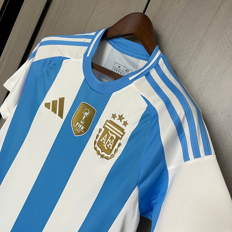 Camisa Seleção Argentina Home 2024/25 + Patch Campeão - Branca e Azul - DA Sports Oficial