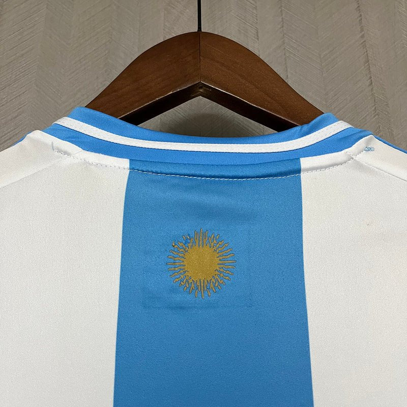 Camisa Seleção Argentina Home 2024/25 + Patch Campeão - Branca e Azul - DA Sports Oficial