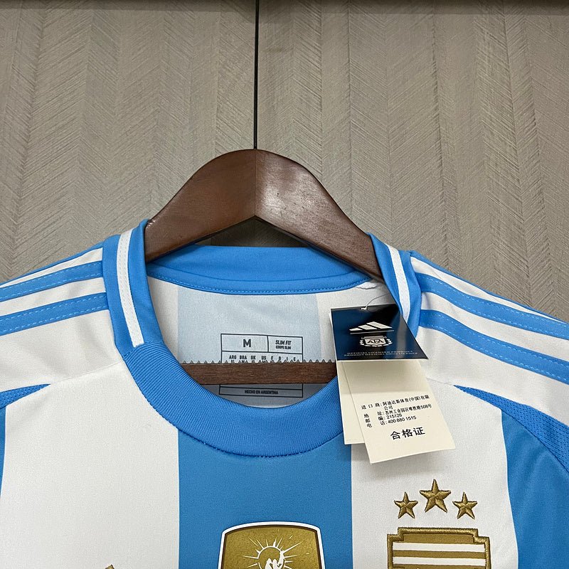 Camisa Seleção Argentina Home 2024/25 + Patch Campeão - Branca e Azul - DA Sports Oficial