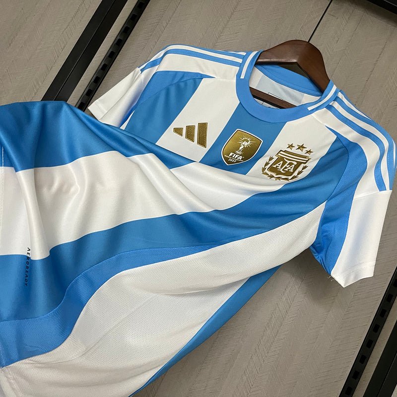 Camisa Seleção Argentina Home 2024/25 + Patch Campeão - Branca e Azul - DA Sports Oficial