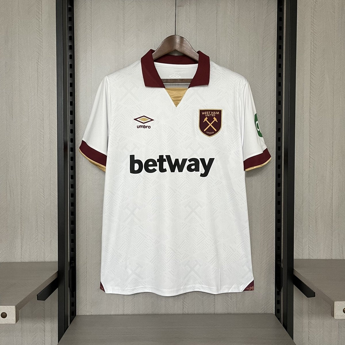 Camisa West Ham Third 24/25 Branca e Grená Torcedor Masculina Umbro - DA Sports Oficial