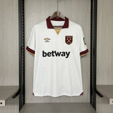 Camisa West Ham Third 24/25 Branca e Grená Torcedor Masculina Umbro - DA Sports Oficial