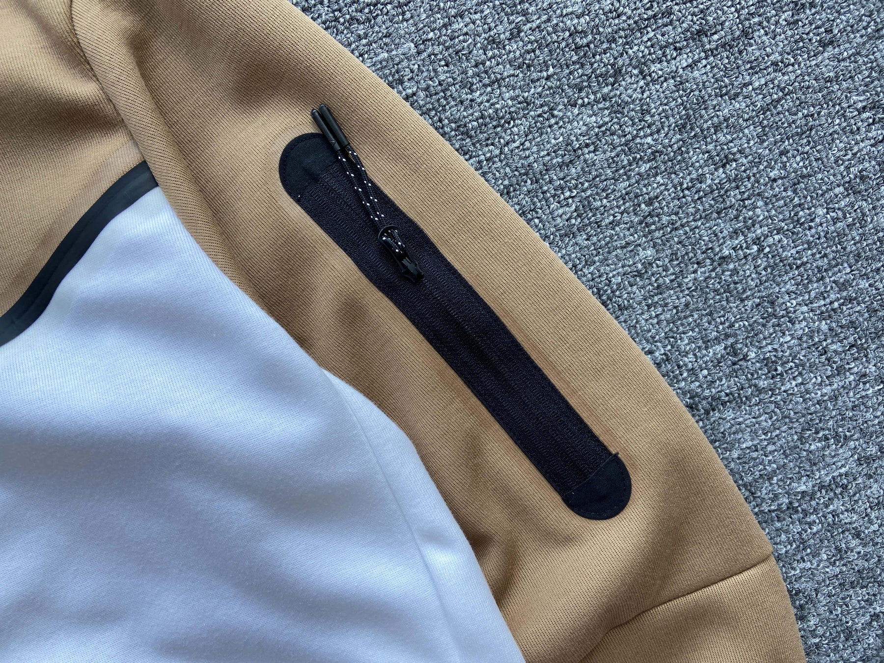 Conjunto Tech Fleece Nike - Bege/Branco - DA Sports Oficial
