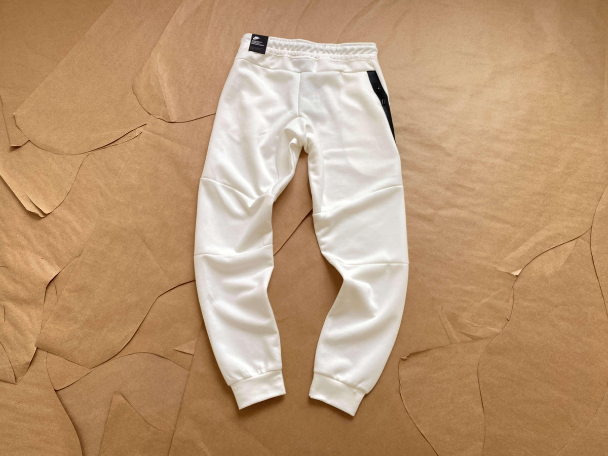 Conjunto Tech Fleece Nike -Branco - DA Sports Oficial