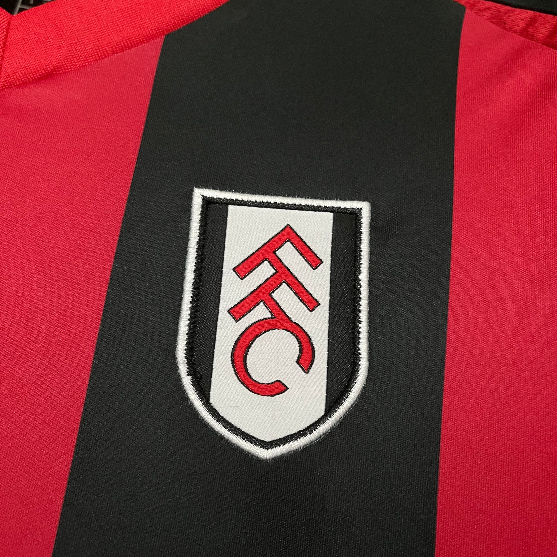 Camisa Fullham lI 24/25 Adidas - Preta e Vermelha