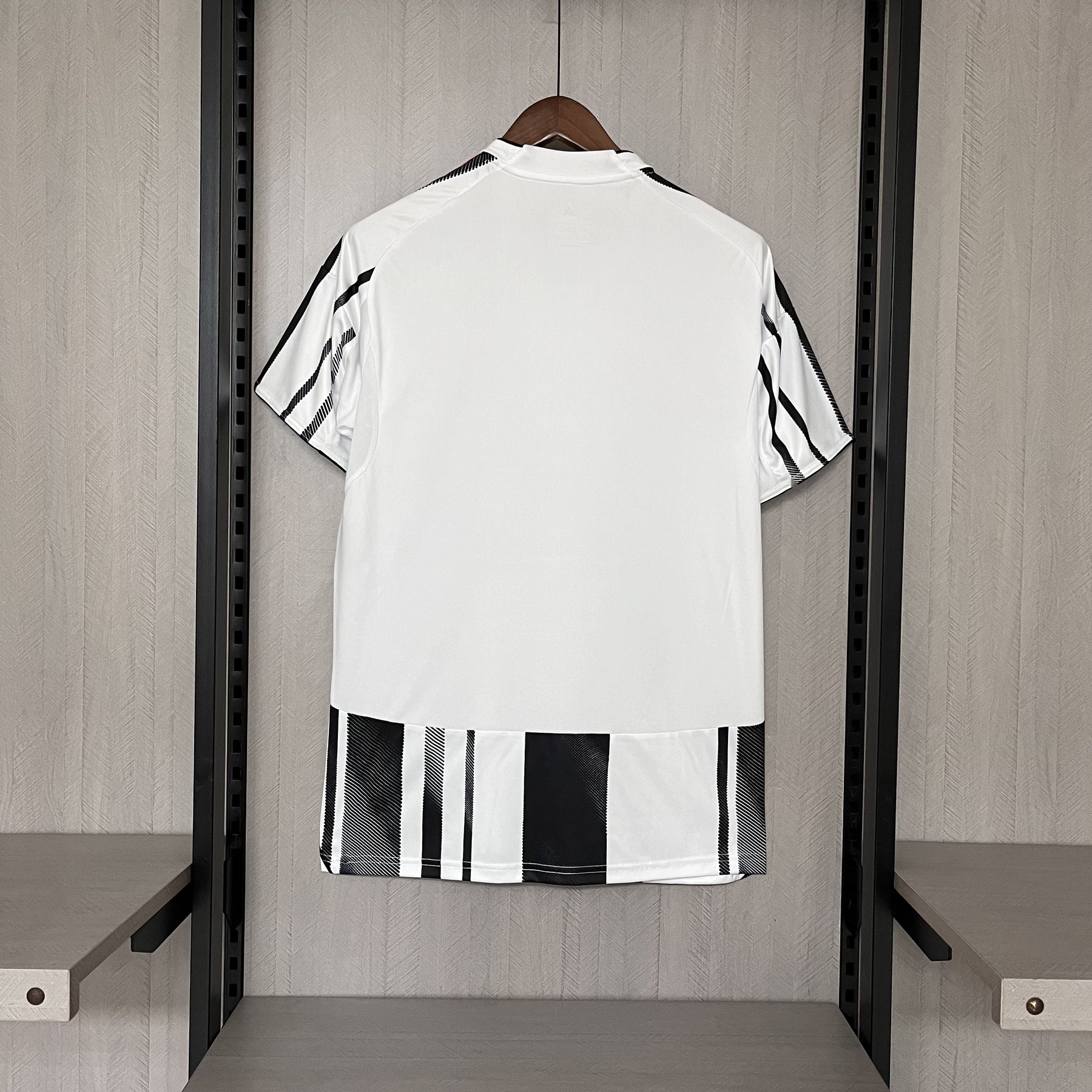 Camisa da Juventus Home 2025 - Preta e Branca