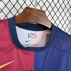 Camisa Barcelona Edição Especial Taylor Swift 2025 - Vermelha e Azul - (Feminina)