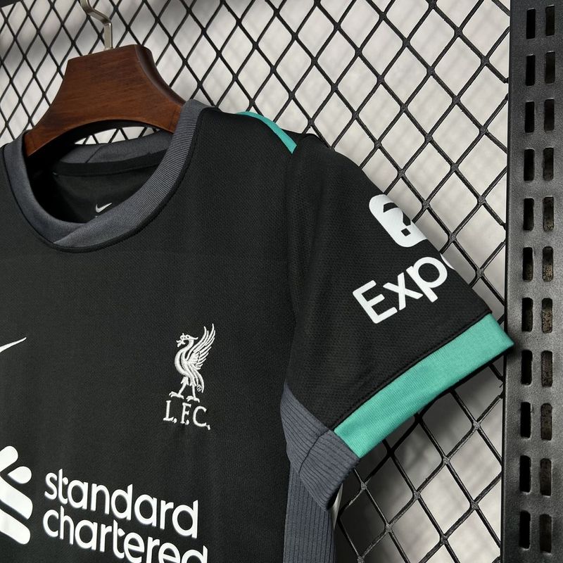 Kit Infantil Liverpool Home 24/25 - Preto - DA Sports Oficial
