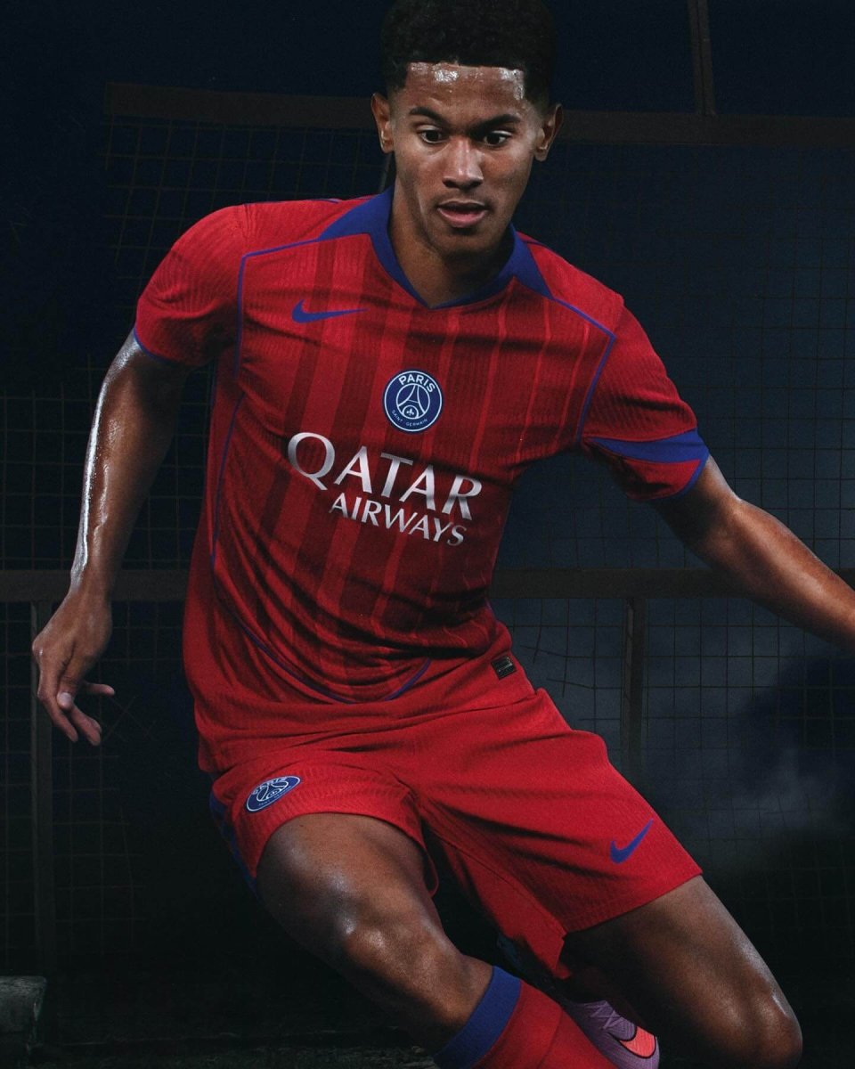 [PRÉ - VENDA] Camisa do Paris saint germain 2025/26 II Vermelha Jogador - DA Sports Oficial