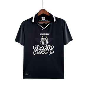 Camisa Santos Charlie Brown Jr. Dias de Glória - Umbro Masculina - Preta - DA Sports Oficial