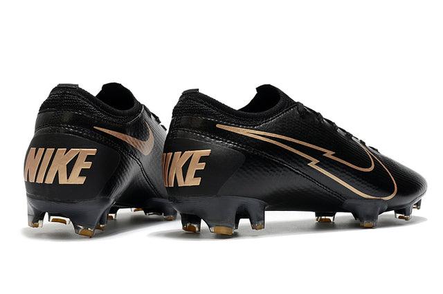 Chuteira Campo Nike Mercurial Vapor 13 Elite FG Black/Gold - Low - DA Sports Oficial
