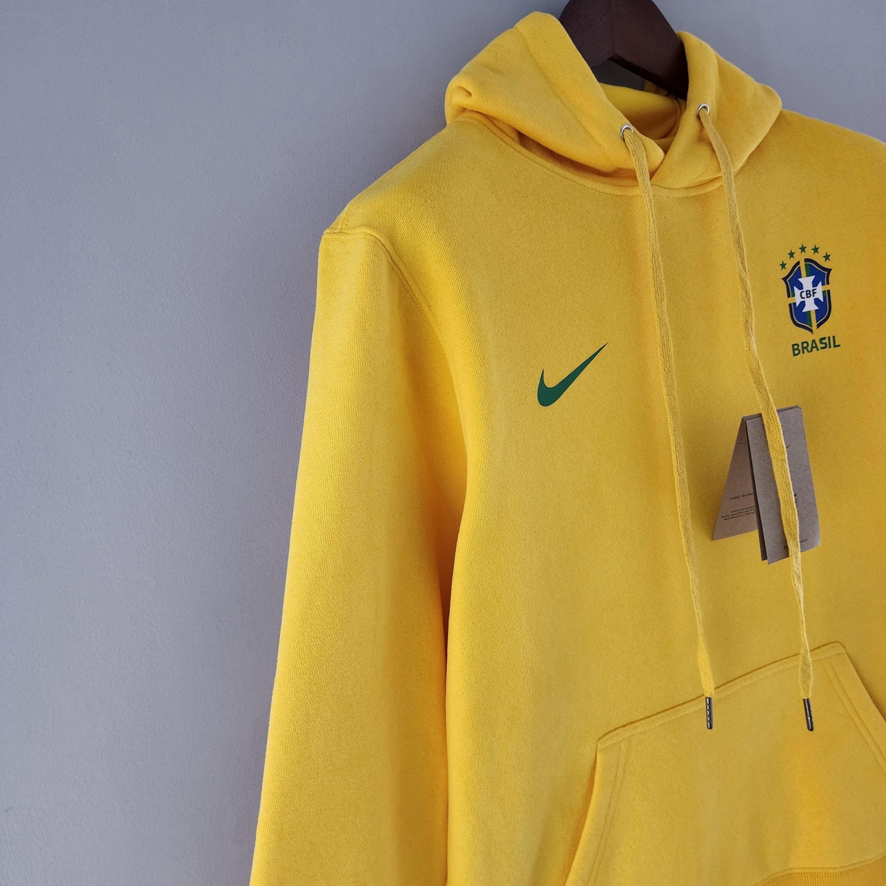Moletom do Brasil 2022 Amarelo - Nike - DA Sports Oficial